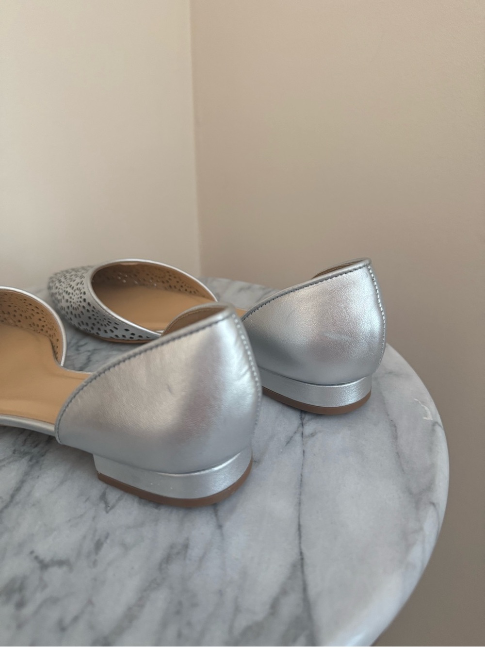 Talbots Leather D’Orsay Flats Women’s Size 7 Silver Perforated Pointed Toe - Picture 5 of 10